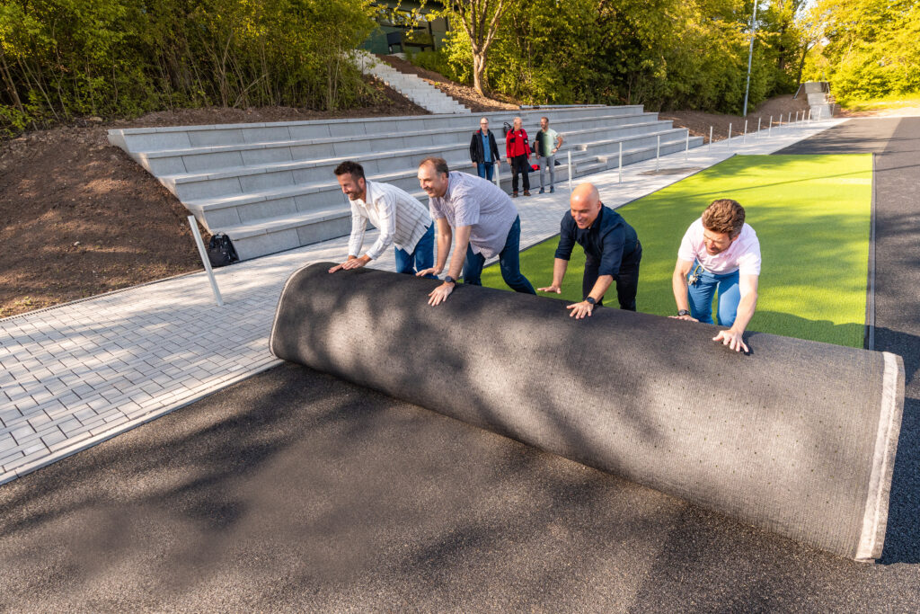 Symbolischer Meilenstein für neuen Kunstrasenplatz im Sportzentrum Cyriaksgebreite